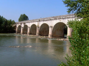Pont canal sur la Garonne 47000 Agen